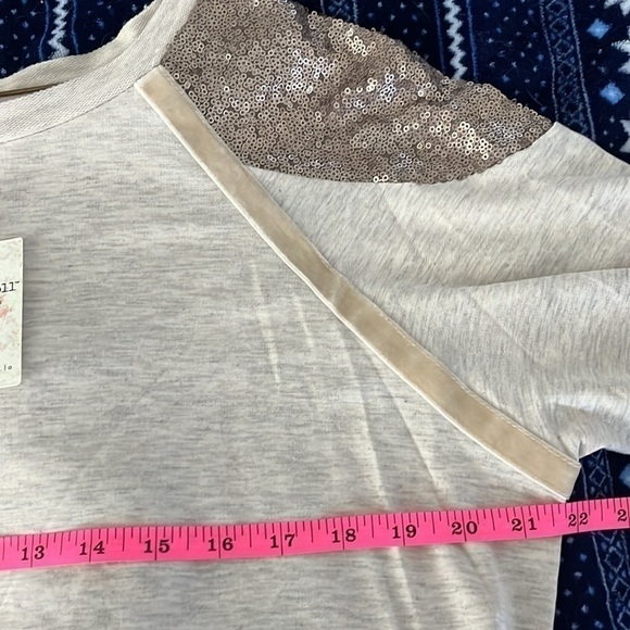 Living Doll Women’s Cream Sweatshirt With Sequins On Shoulders Size 0X NWT - Picture 7 of 10